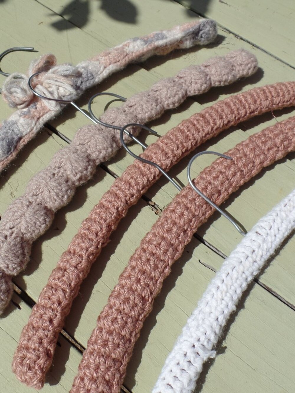 Vintage Hand Crocheted Hangers SET of 5 BLUSH & 1 WHITE - Picture 2 of 5